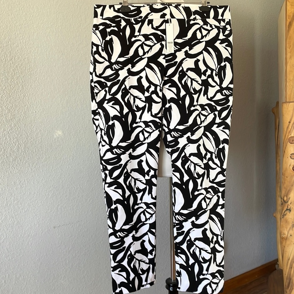 New Chico’s 360 Brigitte So Slimming Leaf Print Slim Ankle Pants Sz 18T